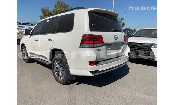 Acheter Import Voiture Toyota Land Cruiser Blanc à Import - Dubai, Région de la Bouenza Acheter Import Voiture Toyota Land Cruiser Blanc à Import - Dubai, Région de la Bouenza