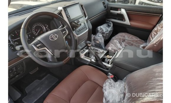 Buy Import Toyota Land Cruiser White Car in Import - Dubai in Region of Bouenza Buy Import Toyota Land Cruiser White Car in Import - Dubai in Region of Bouenza