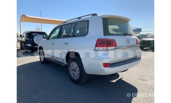 Buy Import Toyota Land Cruiser White Car in Import - Dubai in Region of Bouenza Buy Import Toyota Land Cruiser White Car in Import - Dubai in Region of Bouenza