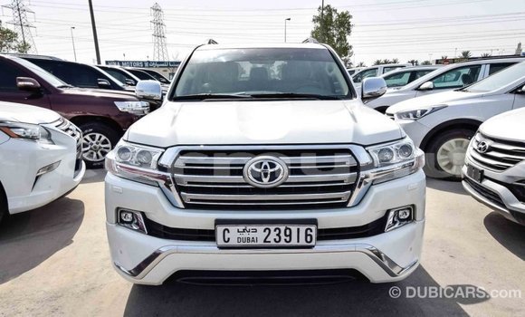 Acheter Import Voiture Toyota Land Cruiser Blanc à Import - Dubai, Région de la Bouenza Acheter Import Voiture Toyota Land Cruiser Blanc à Import - Dubai, Région de la Bouenza