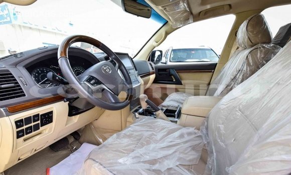 Acheter Import Voiture Toyota Land Cruiser Blanc à Import - Dubai, Région de la Bouenza Acheter Import Voiture Toyota Land Cruiser Blanc à Import - Dubai, Région de la Bouenza