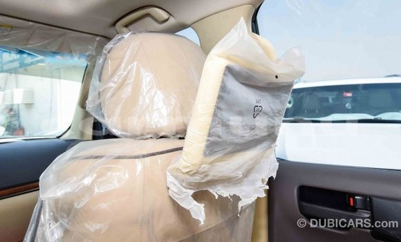 Acheter Import Voiture Toyota Land Cruiser Blanc à Import - Dubai, Région de la Bouenza Acheter Import Voiture Toyota Land Cruiser Blanc à Import - Dubai, Région de la Bouenza
