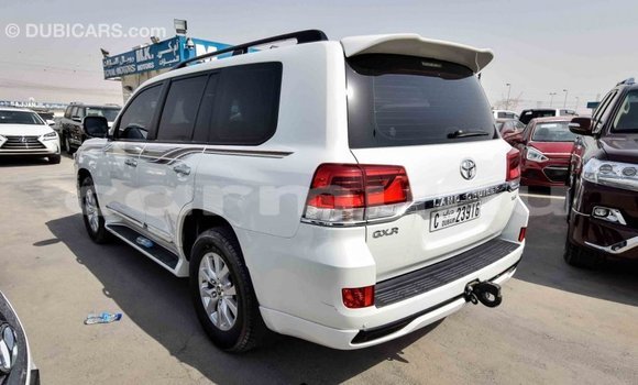 Acheter Import Voiture Toyota Land Cruiser Blanc à Import - Dubai, Région de la Bouenza Acheter Import Voiture Toyota Land Cruiser Blanc à Import - Dubai, Région de la Bouenza