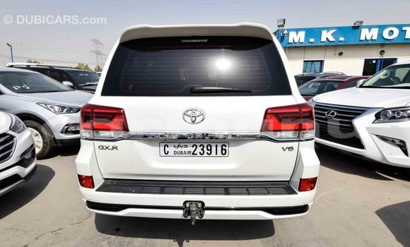Acheter Import Voiture Toyota Land Cruiser Blanc à Import - Dubai, Région de la Bouenza Acheter Import Voiture Toyota Land Cruiser Blanc à Import - Dubai, Région de la Bouenza
