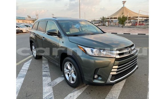 Buy Import Toyota Highlander Green Car in Import - Dubai in Region of Bouenza Buy Import Toyota Highlander Green Car in Import - Dubai in Region of Bouenza