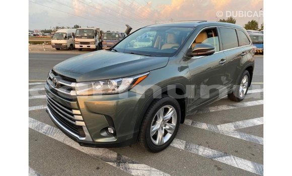 Buy Import Toyota Highlander Green Car in Import - Dubai in Region of Bouenza Buy Import Toyota Highlander Green Car in Import - Dubai in Region of Bouenza