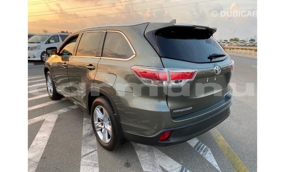 Buy Import Toyota Highlander Green Car in Import - Dubai in Region of Bouenza Buy Import Toyota Highlander Green Car in Import - Dubai in Region of Bouenza