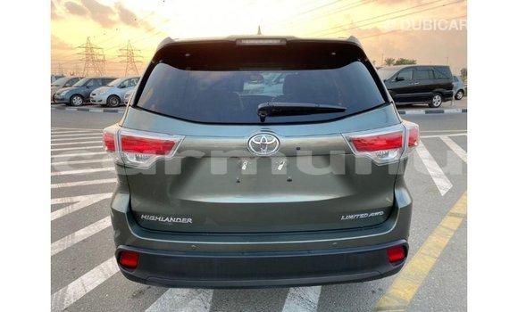 Buy Import Toyota Highlander Green Car in Import - Dubai in Region of Bouenza Buy Import Toyota Highlander Green Car in Import - Dubai in Region of Bouenza