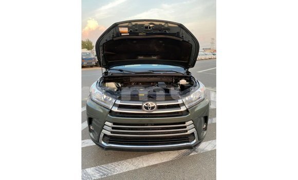 Buy Import Toyota Highlander Green Car in Import - Dubai in Region of Bouenza Buy Import Toyota Highlander Green Car in Import - Dubai in Region of Bouenza