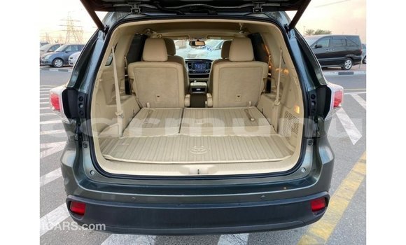 Buy Import Toyota Highlander Green Car in Import - Dubai in Region of Bouenza Buy Import Toyota Highlander Green Car in Import - Dubai in Region of Bouenza