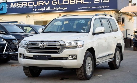 Acheter Import Voiture Toyota Land Cruiser Blanc à Import - Dubai, Région de la Bouenza Acheter Import Voiture Toyota Land Cruiser Blanc à Import - Dubai, Région de la Bouenza