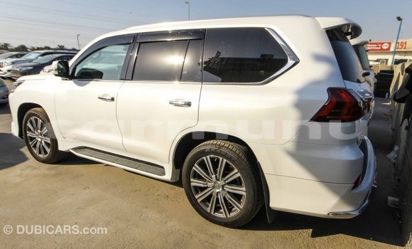 Acheter Import Voiture Lexus LX Blanc à Import - Dubai, Région de la Bouenza