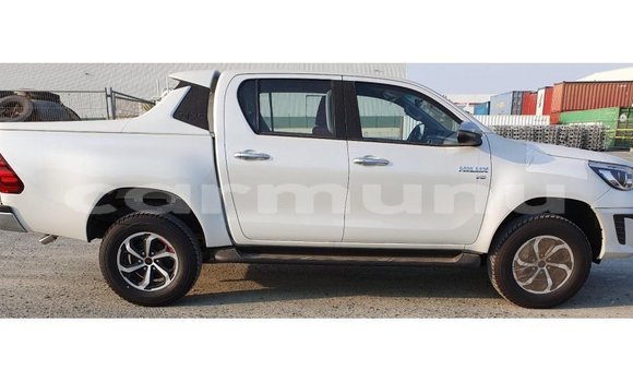 Acheter Import Voiture Toyota Hilux Blanc à Import - Dubai, Région de la Bouenza Acheter Import Voiture Toyota Hilux Blanc à Import - Dubai, Région de la Bouenza