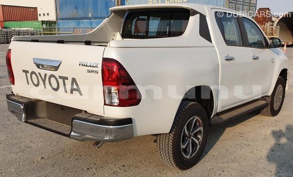 Acheter Import Voiture Toyota Hilux Blanc à Import - Dubai, Région de la Bouenza Acheter Import Voiture Toyota Hilux Blanc à Import - Dubai, Région de la Bouenza