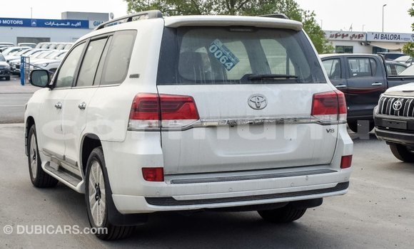 Buy Import Toyota Land Cruiser White Car in Import - Dubai in Region of Bouenza Buy Import Toyota Land Cruiser White Car in Import - Dubai in Region of Bouenza