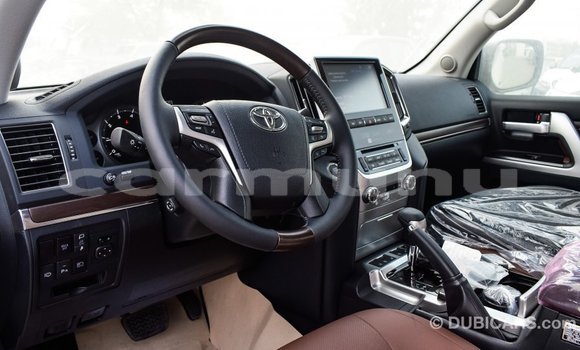 Buy Import Toyota Land Cruiser White Car in Import - Dubai in Region of Bouenza Buy Import Toyota Land Cruiser White Car in Import - Dubai in Region of Bouenza