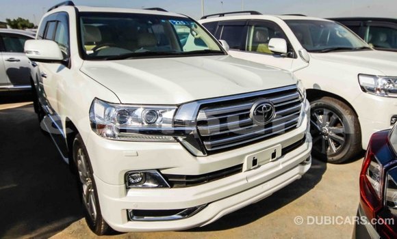 Acheter Import Voiture Toyota Land Cruiser Blanc à Import - Dubai, Région de la Bouenza Acheter Import Voiture Toyota Land Cruiser Blanc à Import - Dubai, Région de la Bouenza
