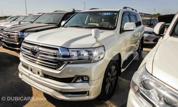 Acheter Import Voiture Toyota Land Cruiser Blanc à Import - Dubai, Région de la Bouenza Acheter Import Voiture Toyota Land Cruiser Blanc à Import - Dubai, Région de la Bouenza