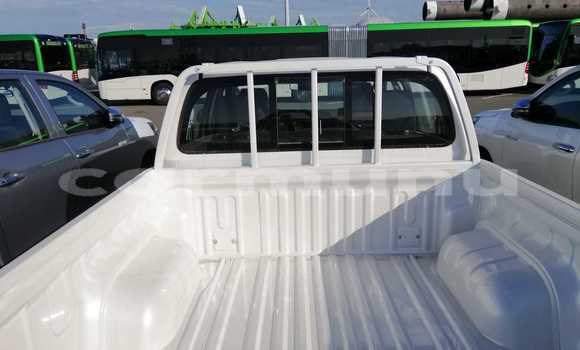 Acheter Neuf Voiture Toyota Hilux Blanc à Import - Dubai, Région de la Bouenza Acheter Neuf Voiture Toyota Hilux Blanc à Import - Dubai, Région de la Bouenza