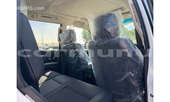 Buy Import Mitsubishi Pajero White Car in Import - Dubai in Region of Bouenza Buy Import Mitsubishi Pajero White Car in Import - Dubai in Region of Bouenza