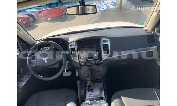 Buy Import Mitsubishi Pajero White Car in Import - Dubai in Region of Bouenza Buy Import Mitsubishi Pajero White Car in Import - Dubai in Region of Bouenza