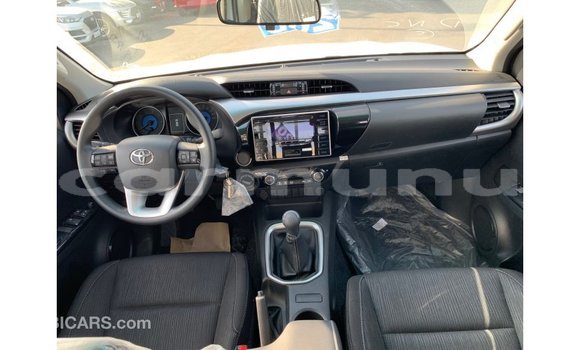 Buy Import Toyota Hilux White Car in Import - Dubai in Region of Bouenza Buy Import Toyota Hilux White Car in Import - Dubai in Region of Bouenza