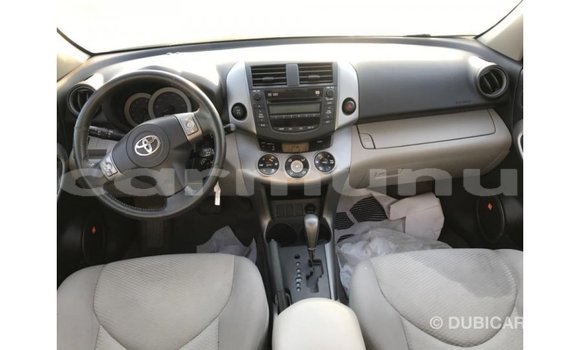 Buy Import Toyota HiAce White Truck in Import - Dubai in Region of Bouenza Buy Import Toyota HiAce White Truck in Import - Dubai in Region of Bouenza