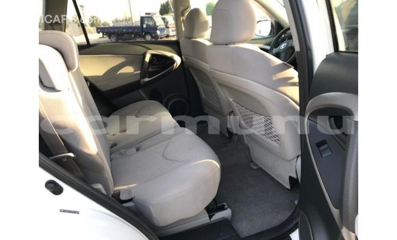 Buy Import Toyota HiAce White Truck in Import - Dubai in Region of Bouenza Buy Import Toyota HiAce White Truck in Import - Dubai in Region of Bouenza
