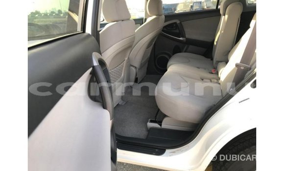 Buy Import Toyota HiAce White Truck in Import - Dubai in Region of Bouenza Buy Import Toyota HiAce White Truck in Import - Dubai in Region of Bouenza