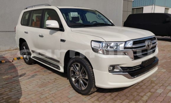 Buy Import Toyota Land Cruiser White Car in Import - Dubai in Region of Bouenza Buy Import Toyota Land Cruiser White Car in Import - Dubai in Region of Bouenza