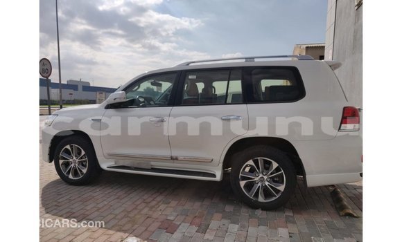 Buy Import Toyota Land Cruiser White Car in Import - Dubai in Region of Bouenza Buy Import Toyota Land Cruiser White Car in Import - Dubai in Region of Bouenza