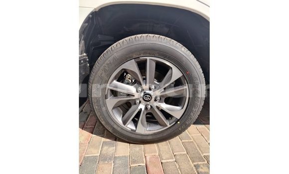 Buy Import Toyota Land Cruiser White Car in Import - Dubai in Region of Bouenza Buy Import Toyota Land Cruiser White Car in Import - Dubai in Region of Bouenza