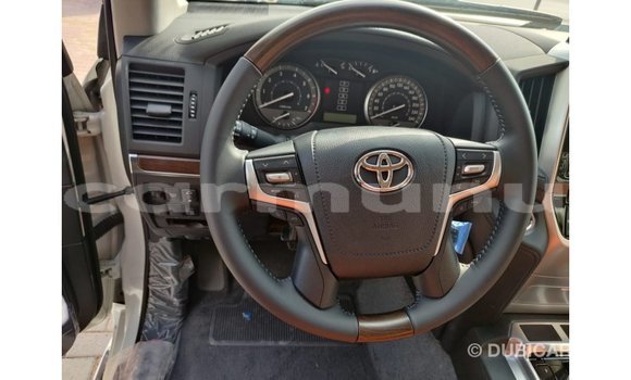 Buy Import Toyota Land Cruiser White Car in Import - Dubai in Region of Bouenza Buy Import Toyota Land Cruiser White Car in Import - Dubai in Region of Bouenza