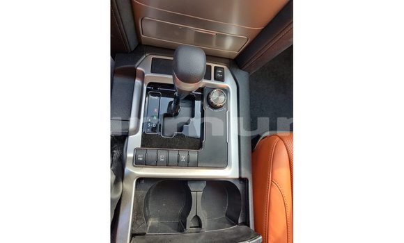 Buy Import Toyota Land Cruiser White Car in Import - Dubai in Region of Bouenza Buy Import Toyota Land Cruiser White Car in Import - Dubai in Region of Bouenza