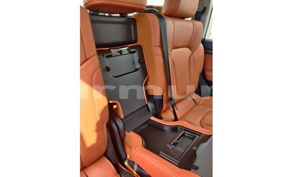 Buy Import Toyota Land Cruiser White Car in Import - Dubai in Region of Bouenza Buy Import Toyota Land Cruiser White Car in Import - Dubai in Region of Bouenza