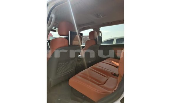 Buy Import Toyota Land Cruiser White Car in Import - Dubai in Region of Bouenza Buy Import Toyota Land Cruiser White Car in Import - Dubai in Region of Bouenza