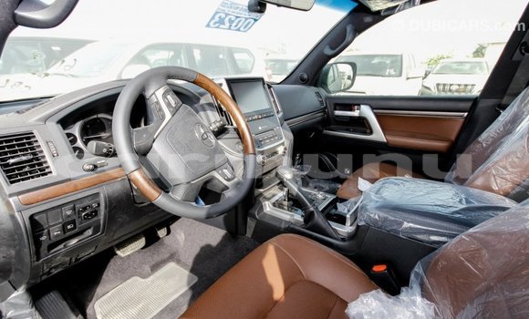 Buy Import Toyota Land Cruiser Black Car in Import - Dubai in Region of Bouenza Buy Import Toyota Land Cruiser Black Car in Import - Dubai in Region of Bouenza