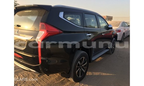 Acheter Import Voiture Mitsubishi Montero Noir à Import - Dubai, Région de la Bouenza