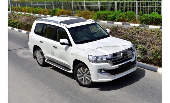 Buy Import Toyota Land Cruiser White Car in Import - Dubai in Region of Bouenza Buy Import Toyota Land Cruiser White Car in Import - Dubai in Region of Bouenza