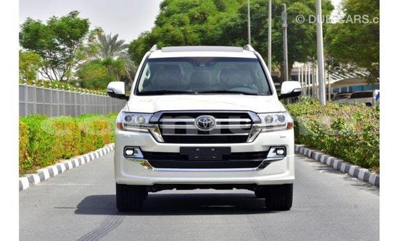 Buy Import Toyota Land Cruiser White Car in Import - Dubai in Region of Bouenza Buy Import Toyota Land Cruiser White Car in Import - Dubai in Region of Bouenza