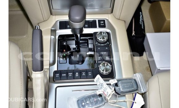Buy Import Toyota Land Cruiser White Car in Import - Dubai in Region of Bouenza Buy Import Toyota Land Cruiser White Car in Import - Dubai in Region of Bouenza