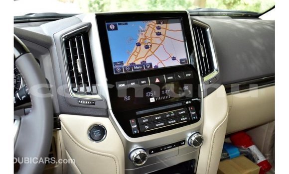 Buy Import Toyota Land Cruiser White Car in Import - Dubai in Region of Bouenza Buy Import Toyota Land Cruiser White Car in Import - Dubai in Region of Bouenza