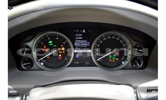 Buy Import Toyota Land Cruiser White Car in Import - Dubai in Region of Bouenza Buy Import Toyota Land Cruiser White Car in Import - Dubai in Region of Bouenza