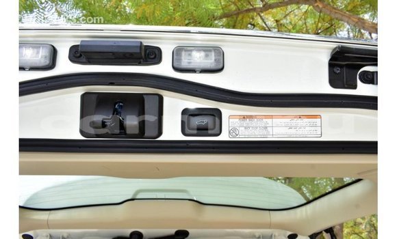 Buy Import Toyota Land Cruiser White Car in Import - Dubai in Region of Bouenza Buy Import Toyota Land Cruiser White Car in Import - Dubai in Region of Bouenza