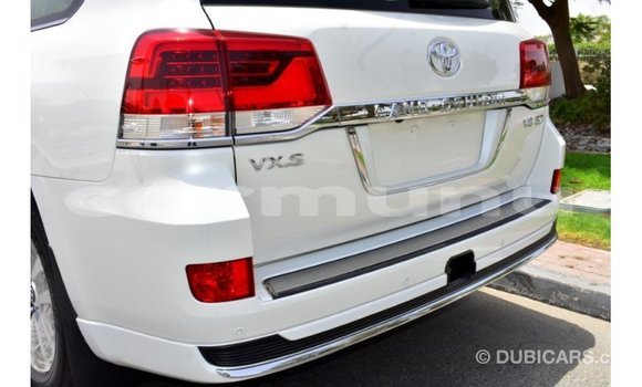 Buy Import Toyota Land Cruiser White Car in Import - Dubai in Region of Bouenza Buy Import Toyota Land Cruiser White Car in Import - Dubai in Region of Bouenza