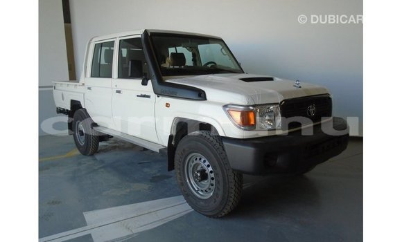 Acheter Import Voiture Toyota Land Cruiser Blanc à Import - Dubai, Région de la Bouenza Acheter Import Voiture Toyota Land Cruiser Blanc à Import - Dubai, Région de la Bouenza