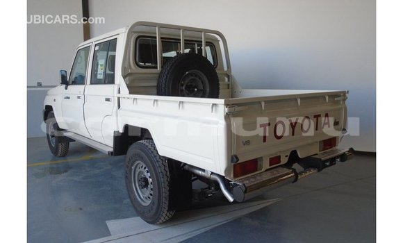 Acheter Import Voiture Toyota Land Cruiser Blanc à Import - Dubai, Région de la Bouenza Acheter Import Voiture Toyota Land Cruiser Blanc à Import - Dubai, Région de la Bouenza