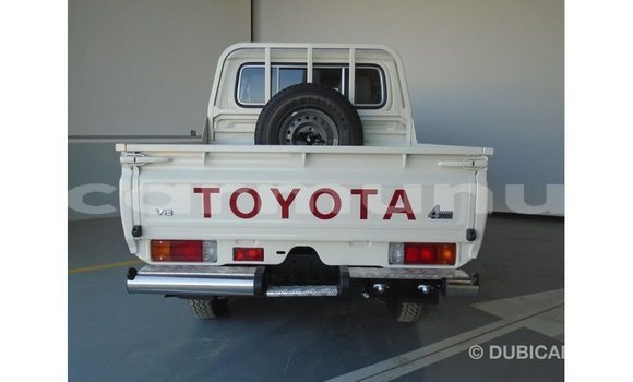Acheter Import Voiture Toyota Land Cruiser Blanc à Import - Dubai, Région de la Bouenza Acheter Import Voiture Toyota Land Cruiser Blanc à Import - Dubai, Région de la Bouenza