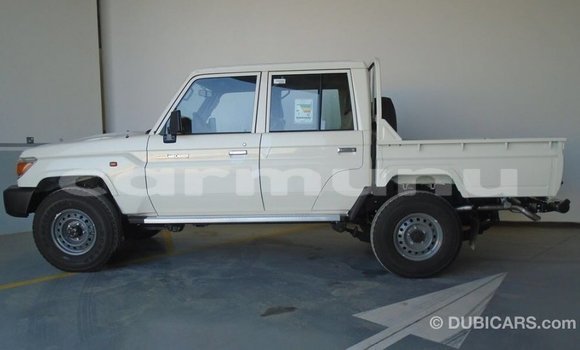 Acheter Import Voiture Toyota Land Cruiser Blanc à Import - Dubai, Région de la Bouenza Acheter Import Voiture Toyota Land Cruiser Blanc à Import - Dubai, Région de la Bouenza