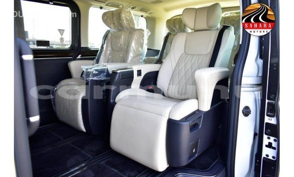 Buy Import Toyota Granvia White Car in Import - Dubai in Region of Bouenza Buy Import Toyota Granvia White Car in Import - Dubai in Region of Bouenza